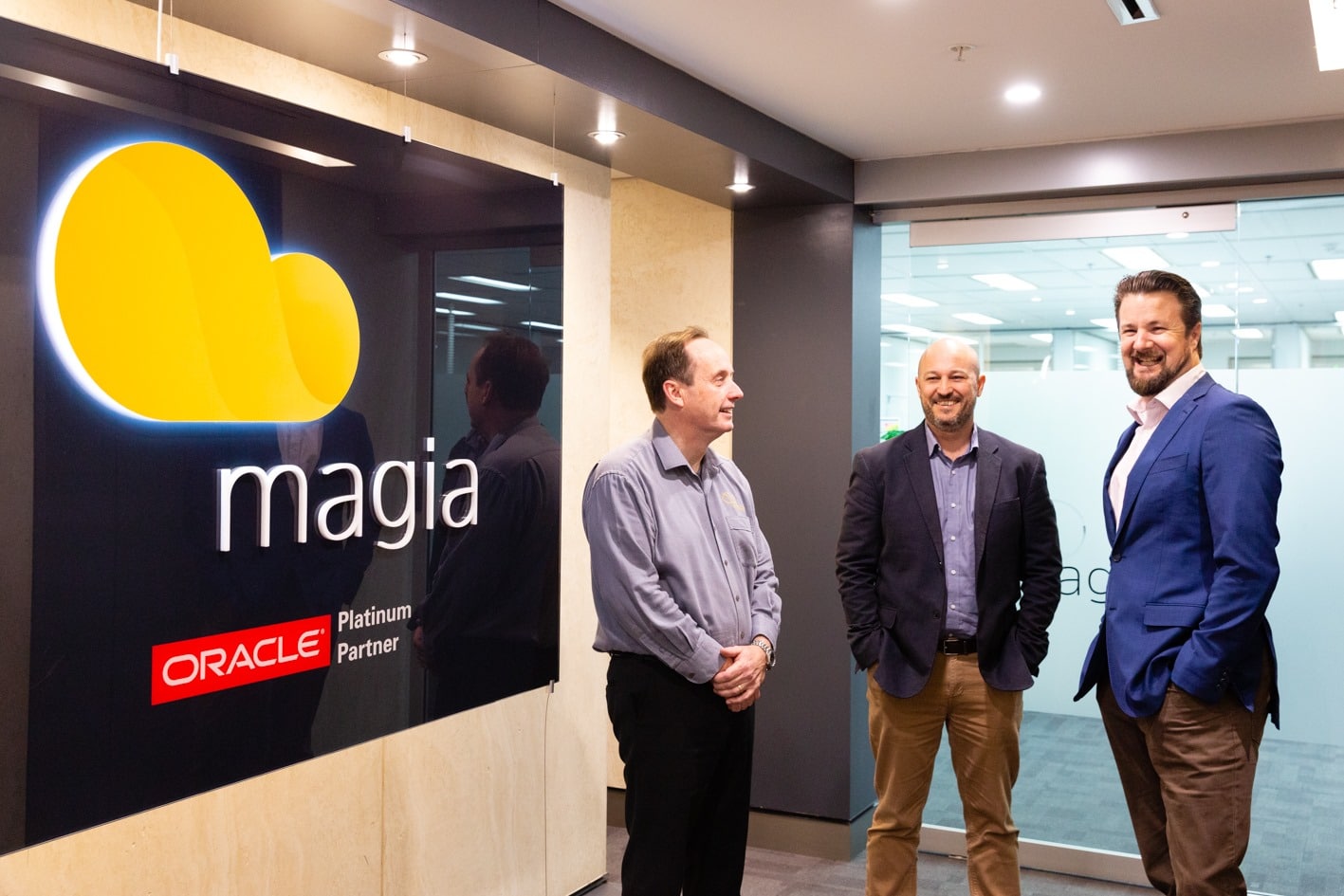 magia sign with leaers magia leadership